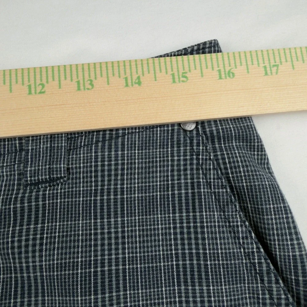 Columbia Mens Omni-Shade Plaid Cargo Shorts 32 Navy Blue Grey 112 AM4364